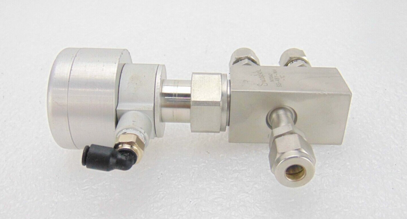 Swagelok SS-4BY-W4-1C Stainless Steel Valve *used working